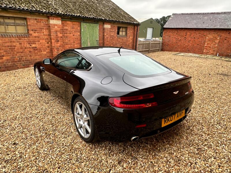 ASTON MARTIN VANTAGE