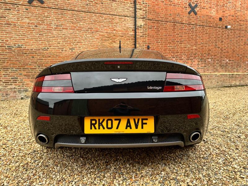 ASTON MARTIN VANTAGE