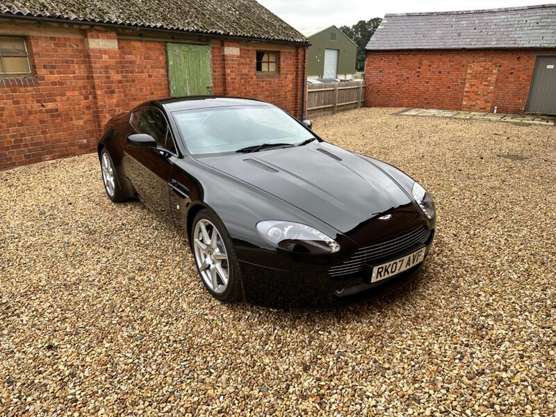 ASTON MARTIN VANTAGE