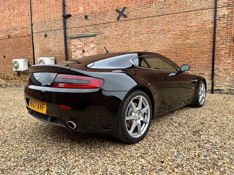 ASTON MARTIN VANTAGE
