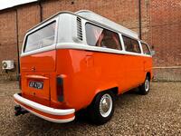 VOLKSWAGEN T2 BAY WINDOW