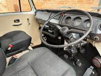 VOLKSWAGEN T2 BAY WINDOW
