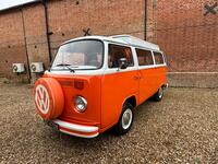 VOLKSWAGEN T2 BAY WINDOW