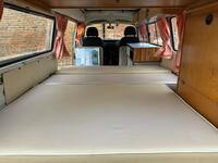 VOLKSWAGEN T2 BAY WINDOW