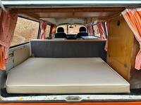 VOLKSWAGEN T2 BAY WINDOW