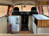 VOLKSWAGEN T2 BAY WINDOW
