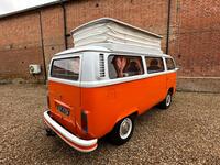 VOLKSWAGEN T2 BAY WINDOW