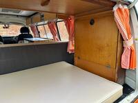 VOLKSWAGEN T2 BAY WINDOW