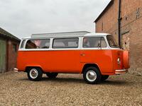 VOLKSWAGEN T2 BAY WINDOW