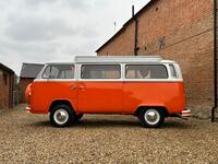 VOLKSWAGEN T2 BAY WINDOW