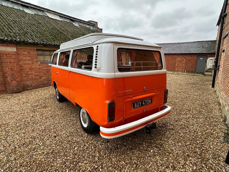 VOLKSWAGEN T2 BAY WINDOW