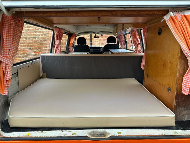 VOLKSWAGEN T2 BAY WINDOW