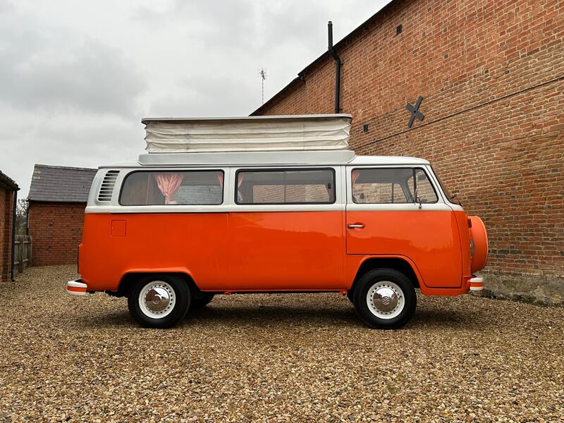 VOLKSWAGEN T2 BAY WINDOW