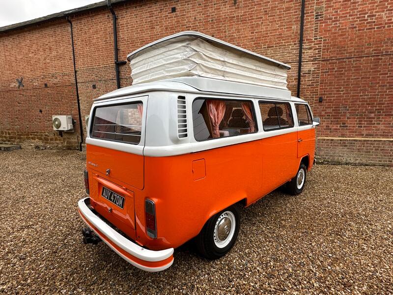 VOLKSWAGEN T2 BAY WINDOW
