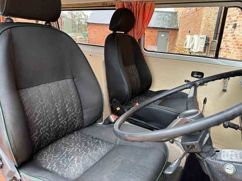 VOLKSWAGEN T2 BAY WINDOW