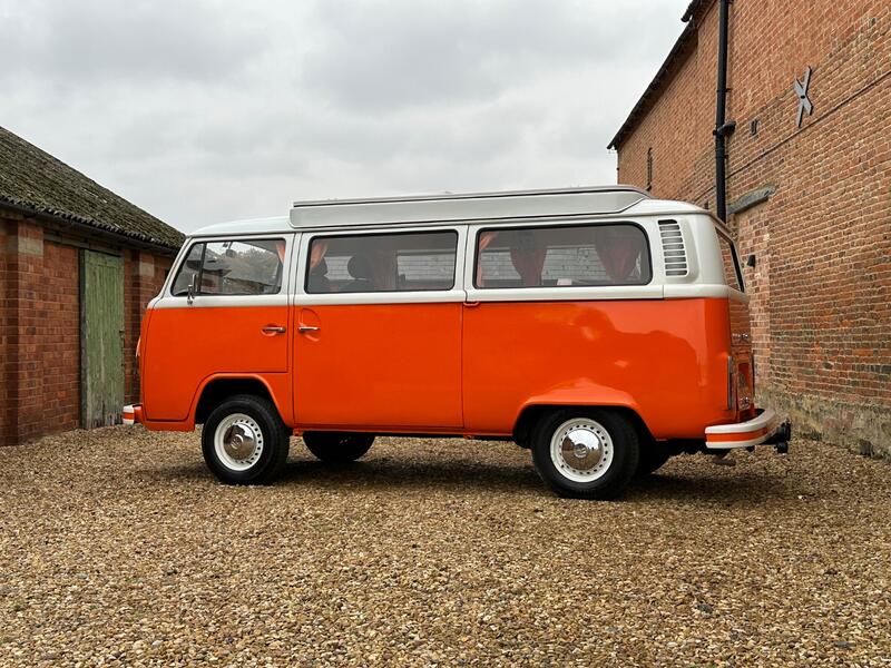 VOLKSWAGEN T2 BAY WINDOW