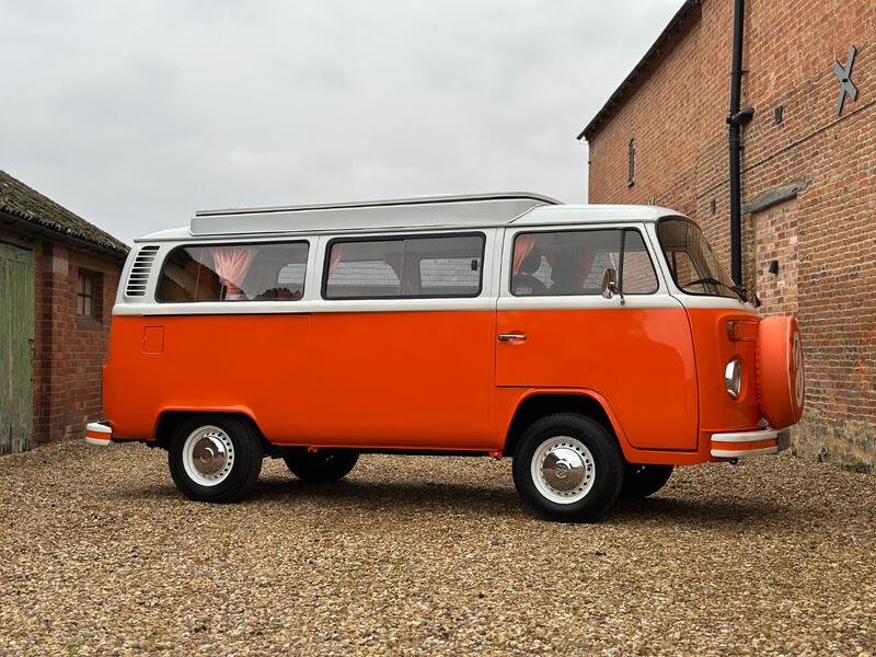 VOLKSWAGEN T2 BAY WINDOW