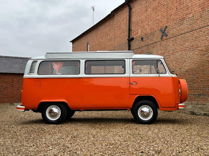 VOLKSWAGEN T2 BAY WINDOW