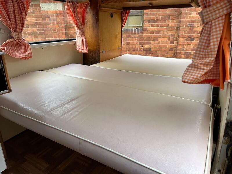 VOLKSWAGEN T2 BAY WINDOW