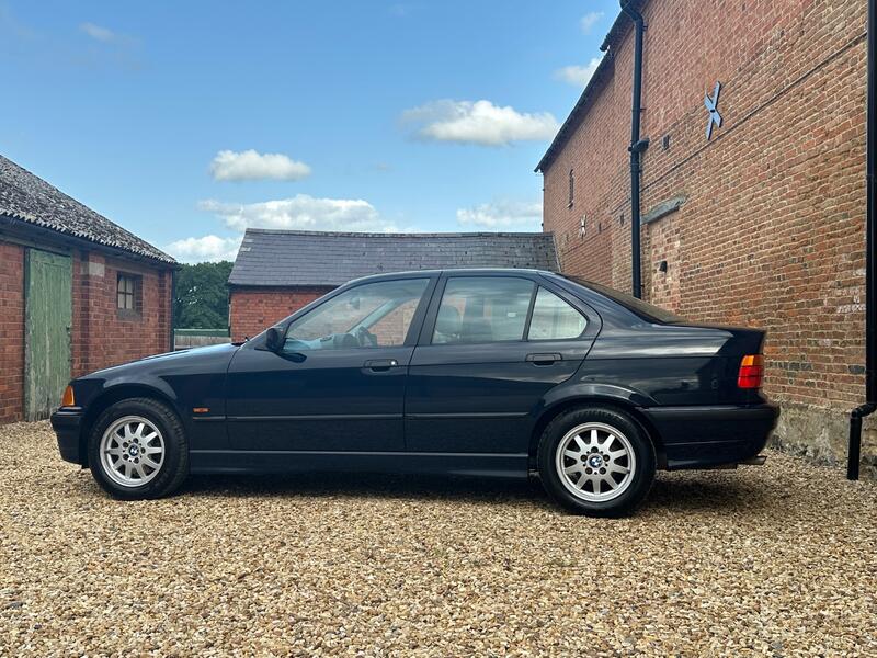 BMW 3 SERIES