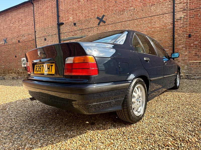 BMW 3 SERIES