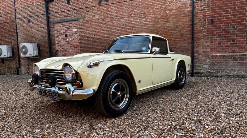 TRIUMPH TR5