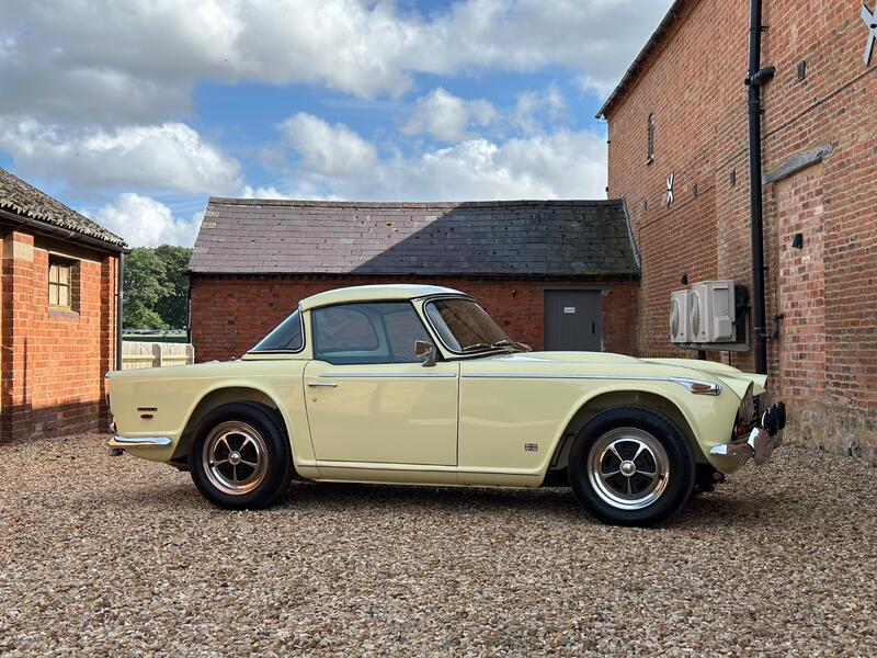 TRIUMPH TR5