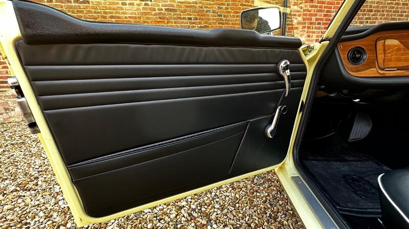 TRIUMPH TR5