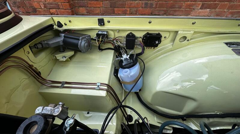 TRIUMPH TR5