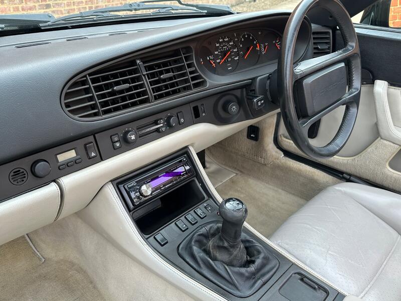 PORSCHE 944