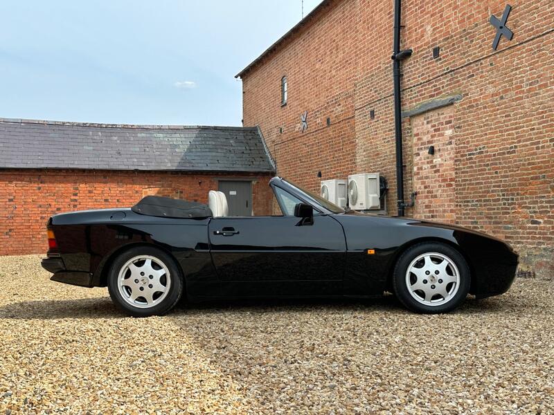 PORSCHE 944