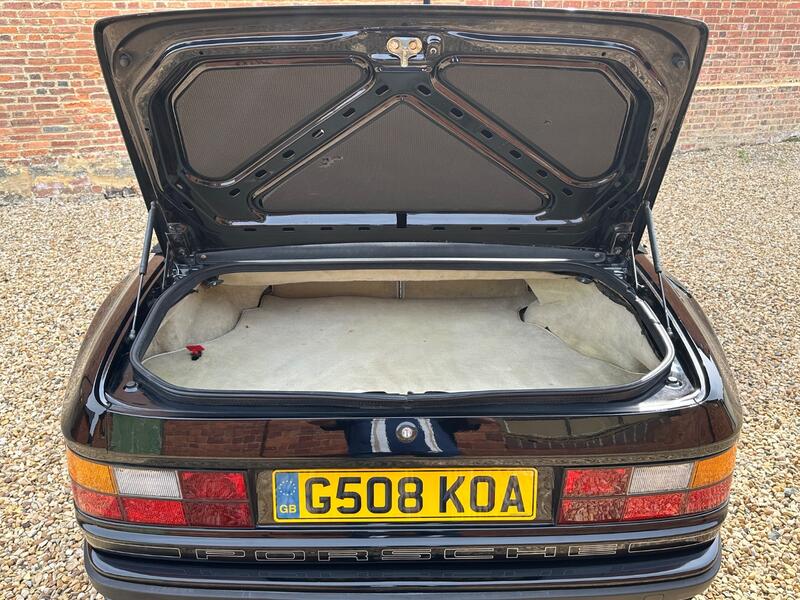 PORSCHE 944