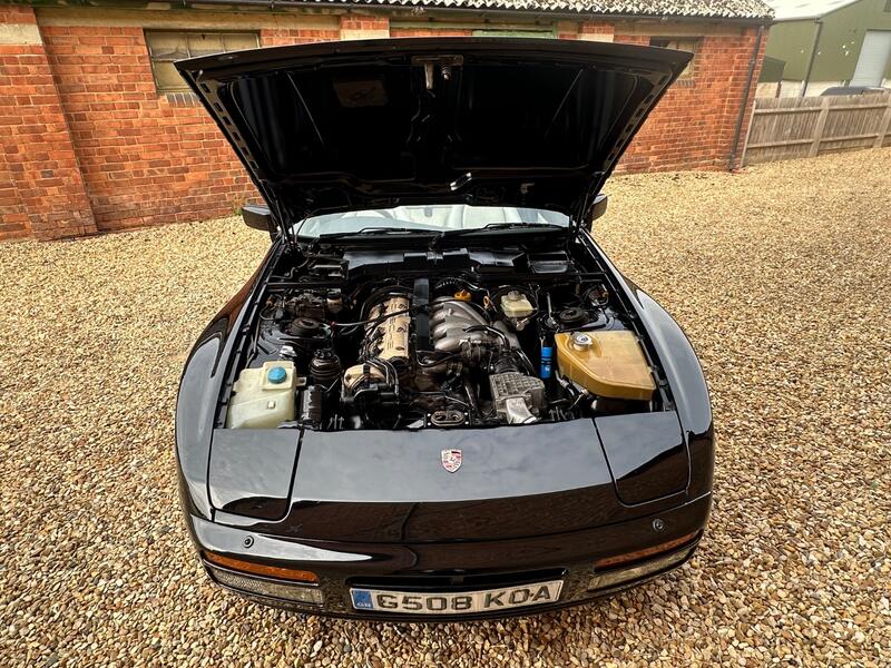 PORSCHE 944