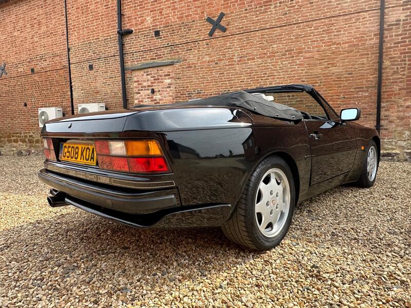 PORSCHE 944
