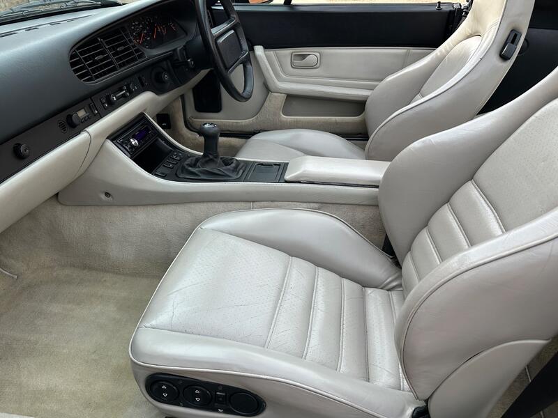 PORSCHE 944