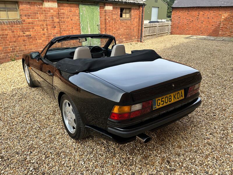 PORSCHE 944