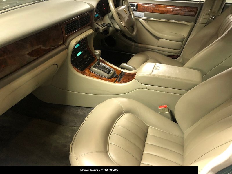JAGUAR X300