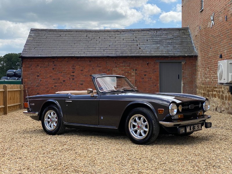 TRIUMPH TR6