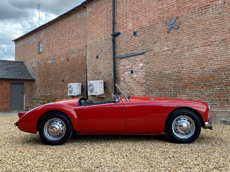 MG MGA