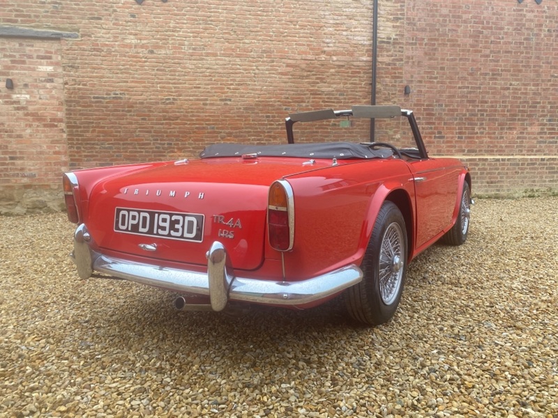 TRIUMPH TR4