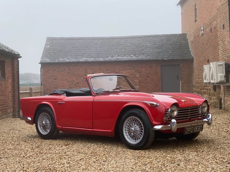 TRIUMPH TR4