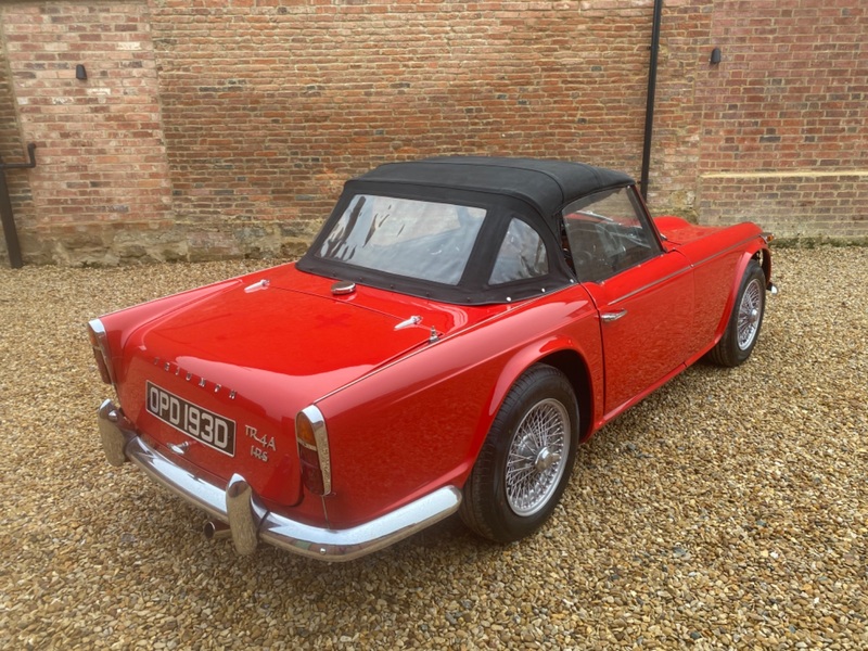 TRIUMPH TR4