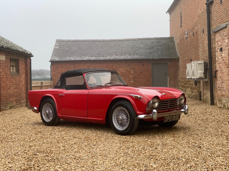 TRIUMPH TR4