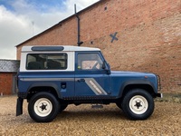 LAND ROVER DEFENDER 90