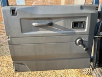 LAND ROVER DEFENDER 90