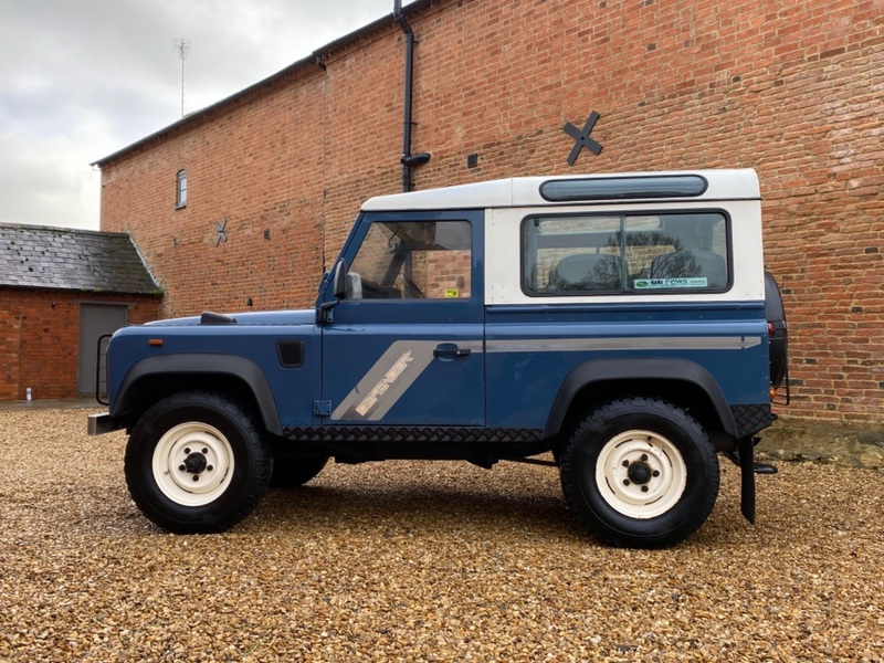 LAND ROVER DEFENDER 90