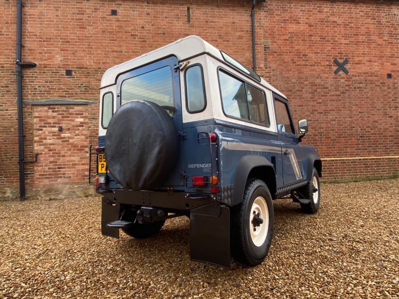 LAND ROVER DEFENDER 90