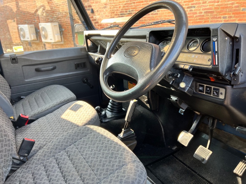LAND ROVER DEFENDER 90