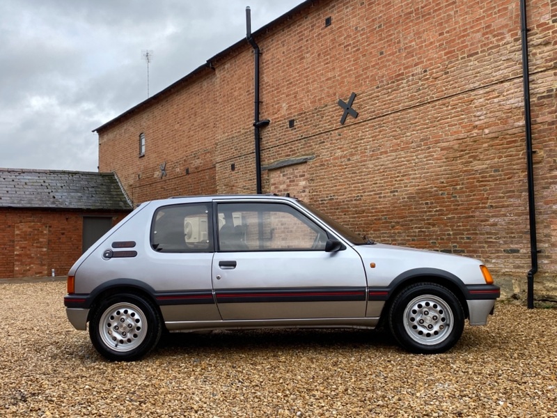 PEUGEOT 205