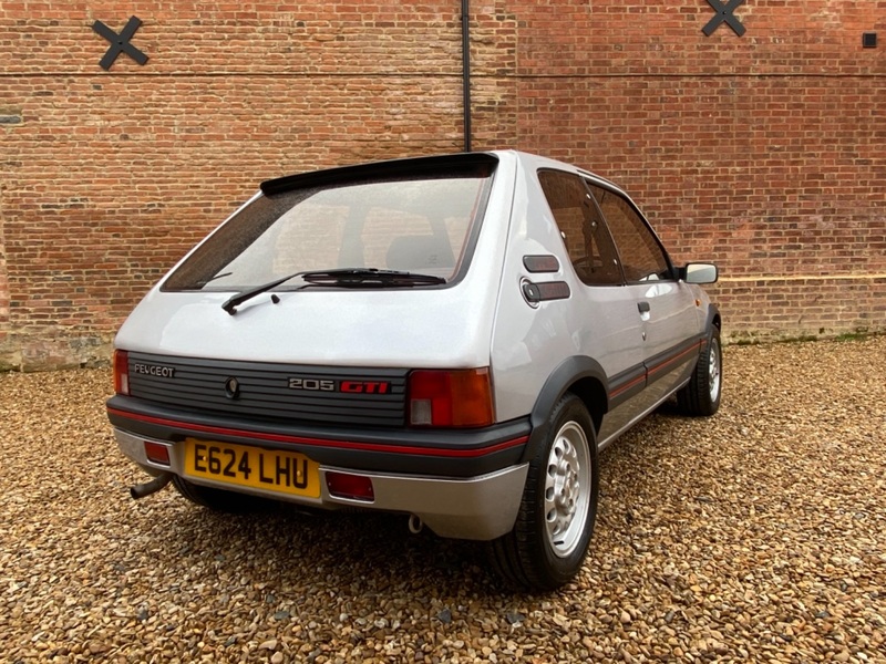 PEUGEOT 205